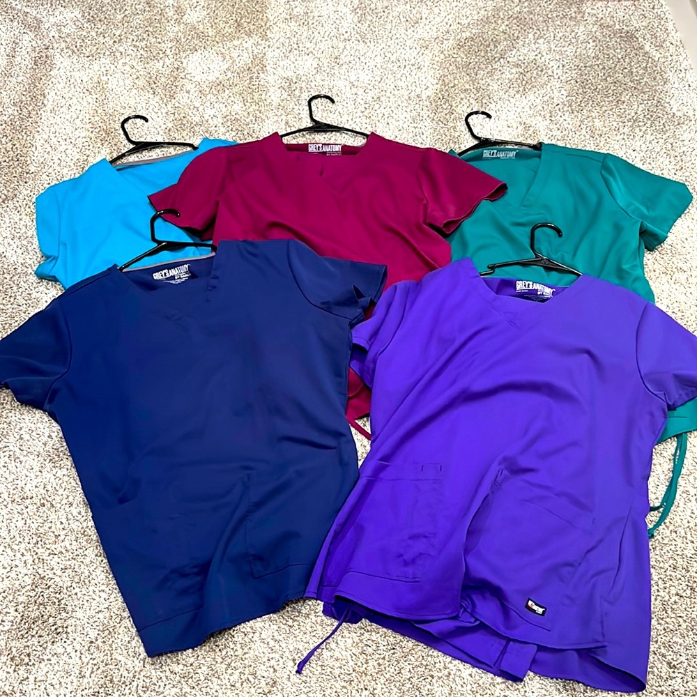 Greys Anatomy Scrubs Set of 5 Tops and Pants Size Large